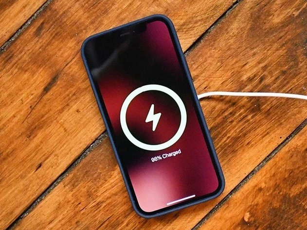 三道镇苹果手机维修分享iPhone 12可以随便充电吗 